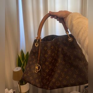 Louis Vuitton Monogram Artsy MM
